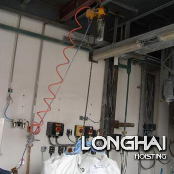 化工車(chē)間防爆起重設(shè)備案例（氣動(dòng)葫蘆500KG）